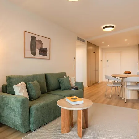High-end Flat With Rooftop Pool & Views By Hostwise *